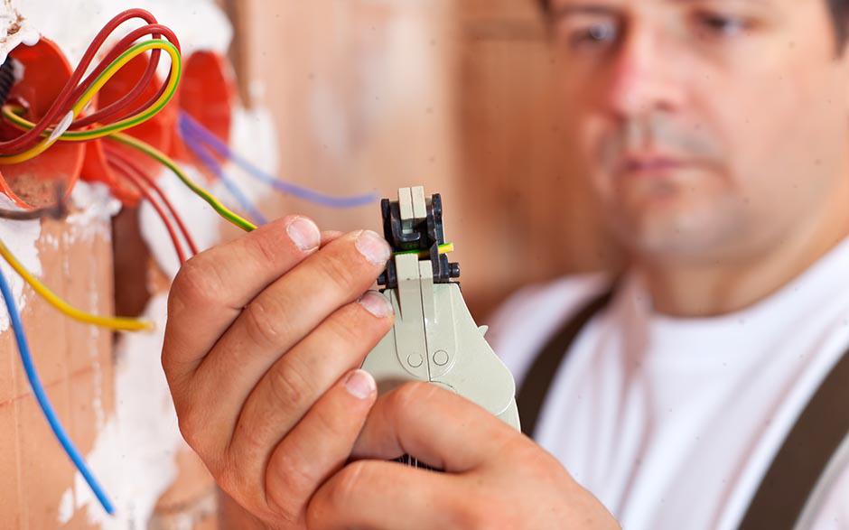 cherche électricien Éragny